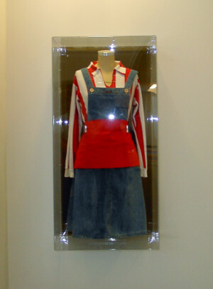 professional art installation, picture hanging, dallas, fort worth